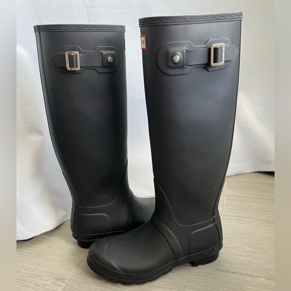 Women’s Tall Hunter Rain Boots size 8 Matte Black - Picture 2 of 10